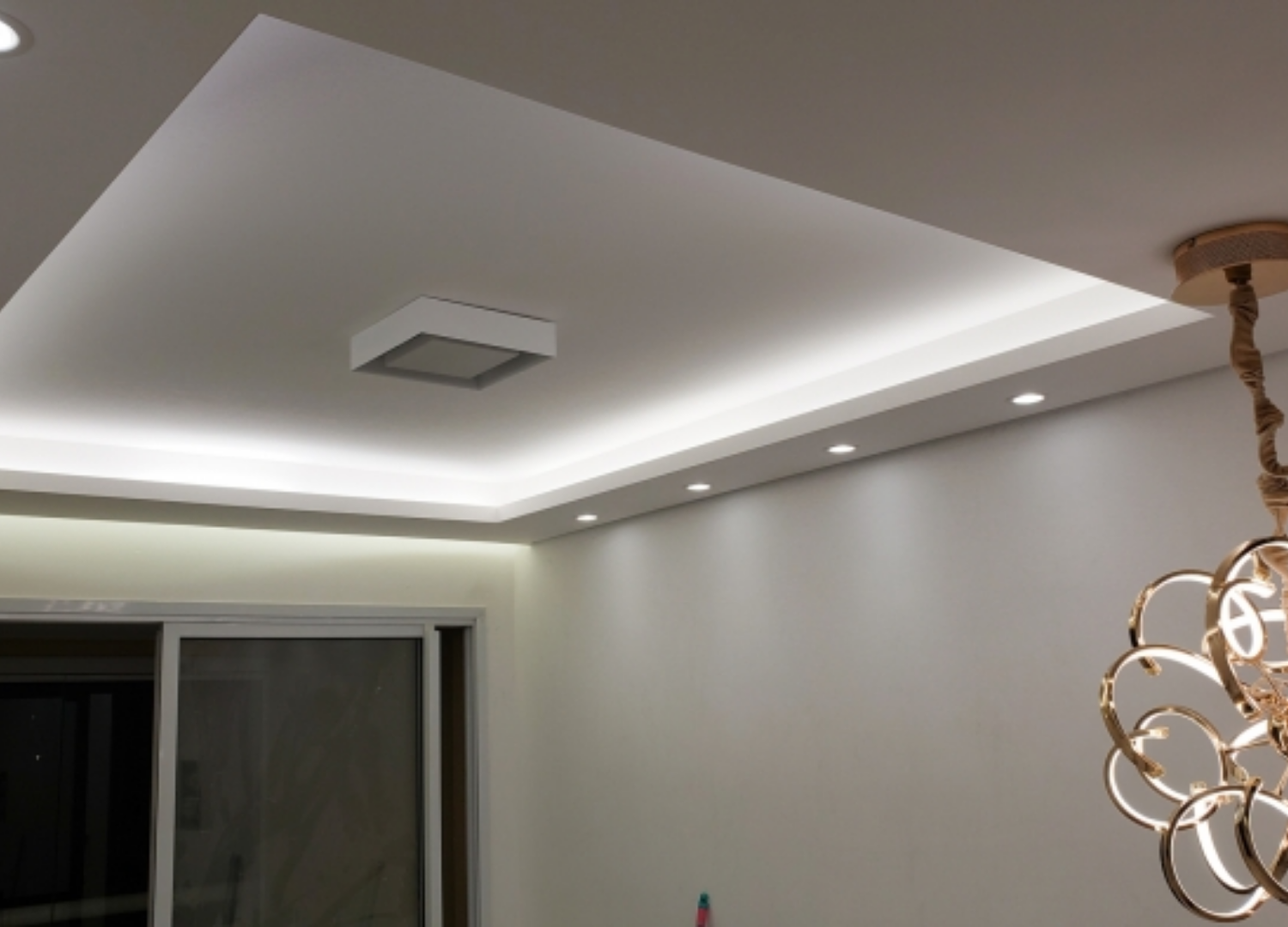 Teto Rebaixado em Gesso: Design, Iluminação e Conforto